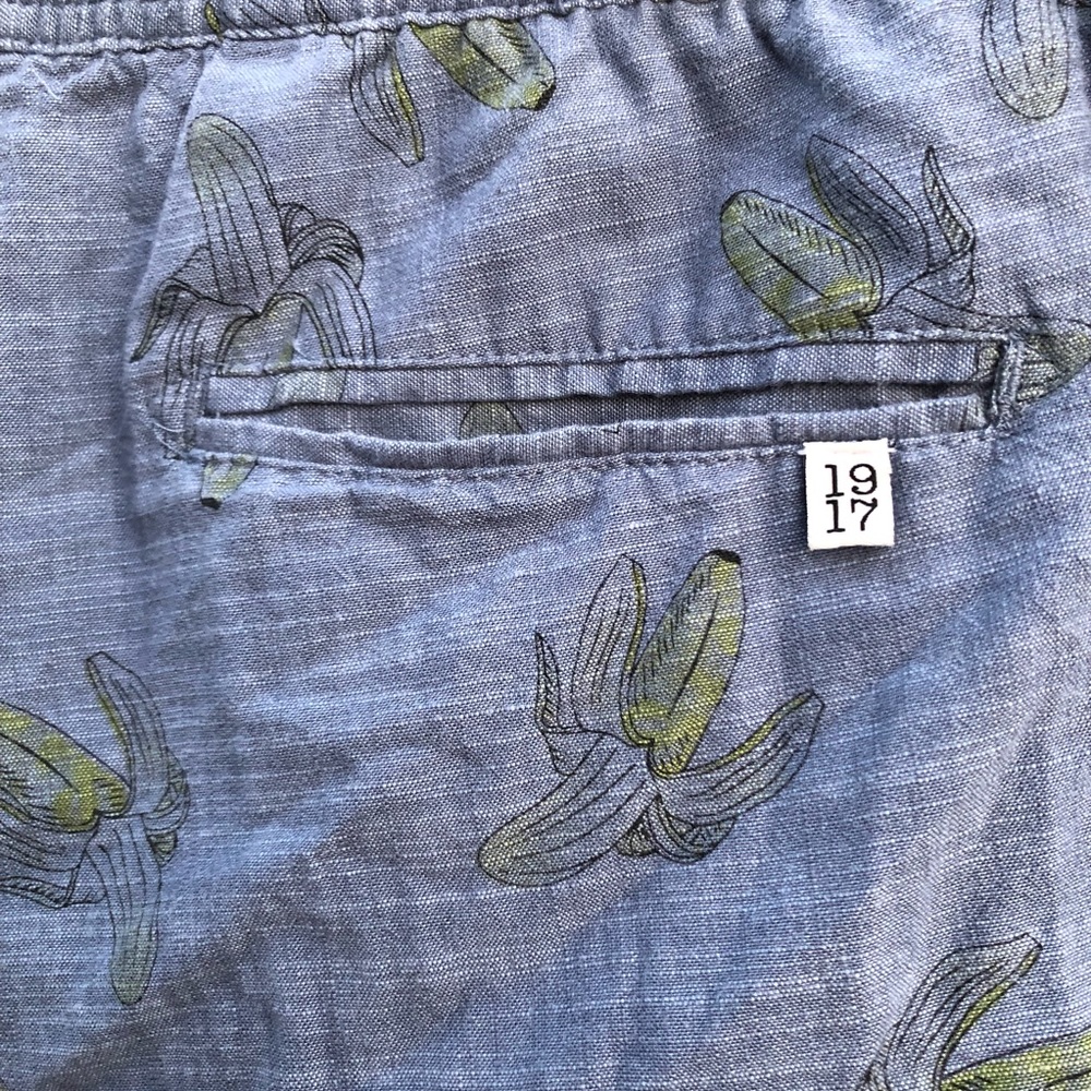 L - Sovereign Code Plot Printed Shorts - Picture 6 of 8